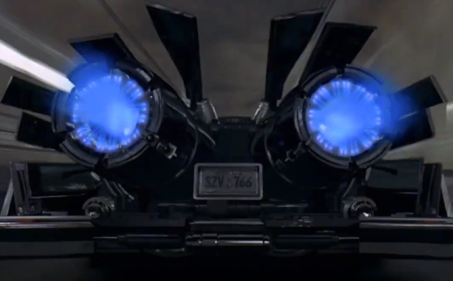 Screenshot of car chase - from Men In Black (1997)