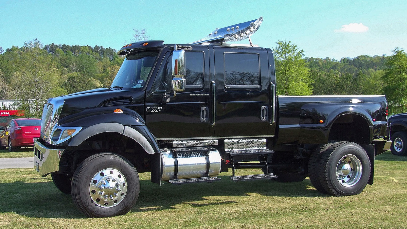 Black International CXT Commercial Extreme Truck - 2011