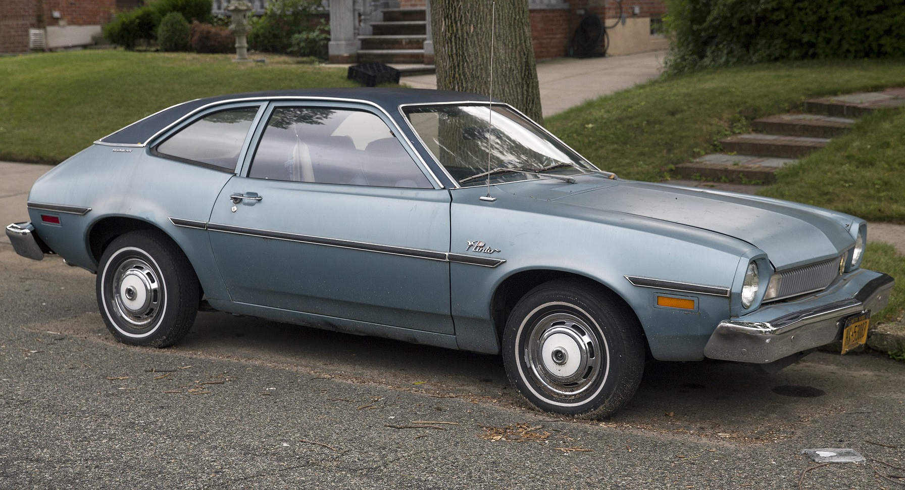 1975 Ford Pinto Runabout 2.8V6, Front Right (Blue)