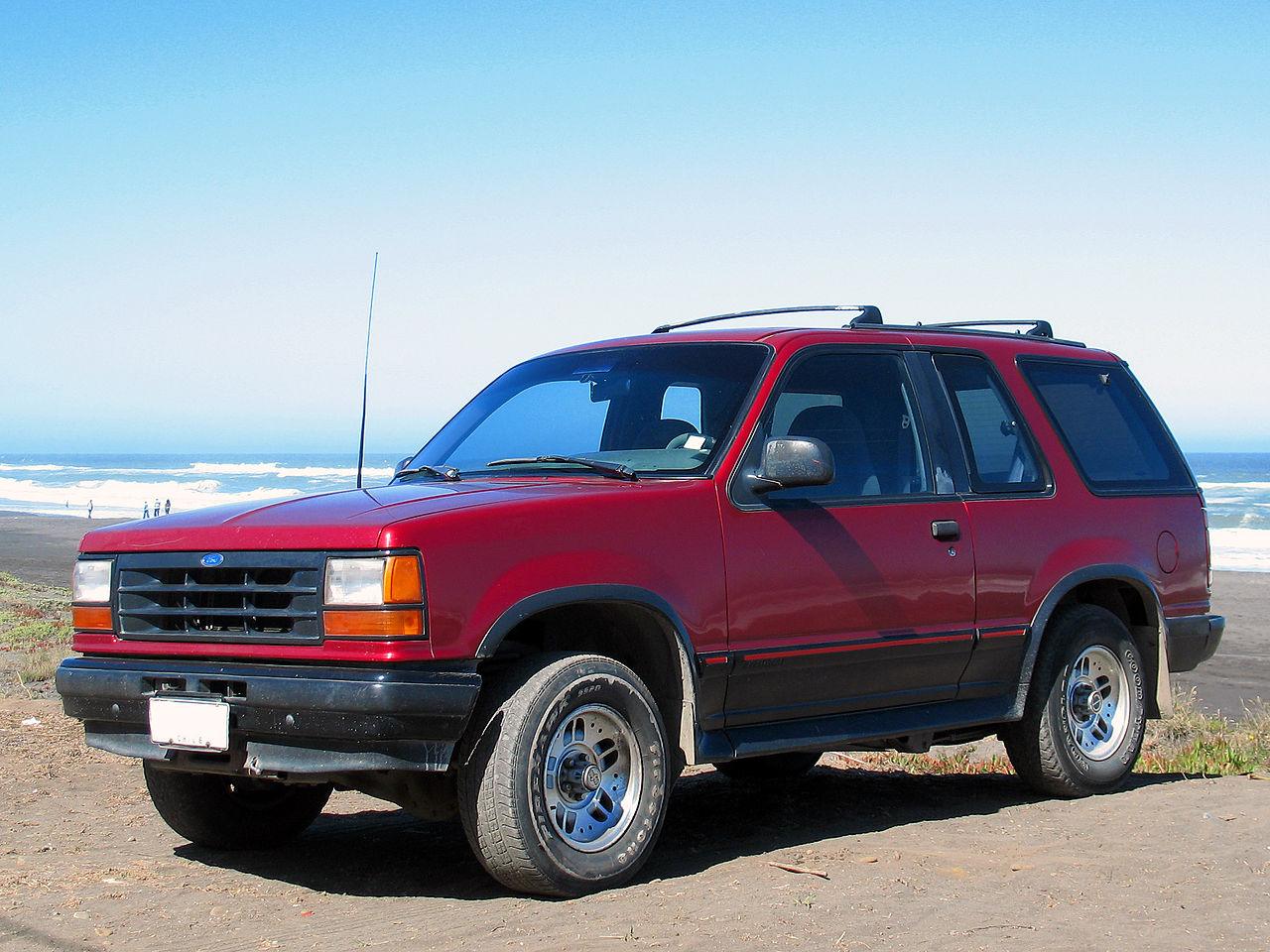 Red Ford Explorer Sport - 1994