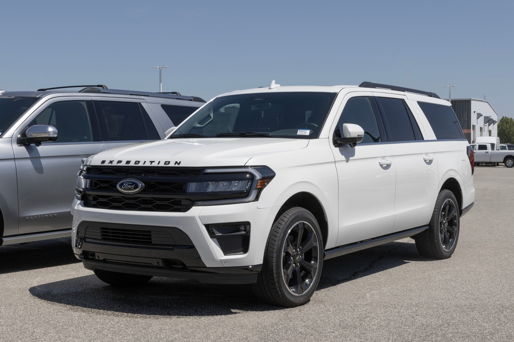 Ford Expedition Max Limited Stealth 4X4 display.