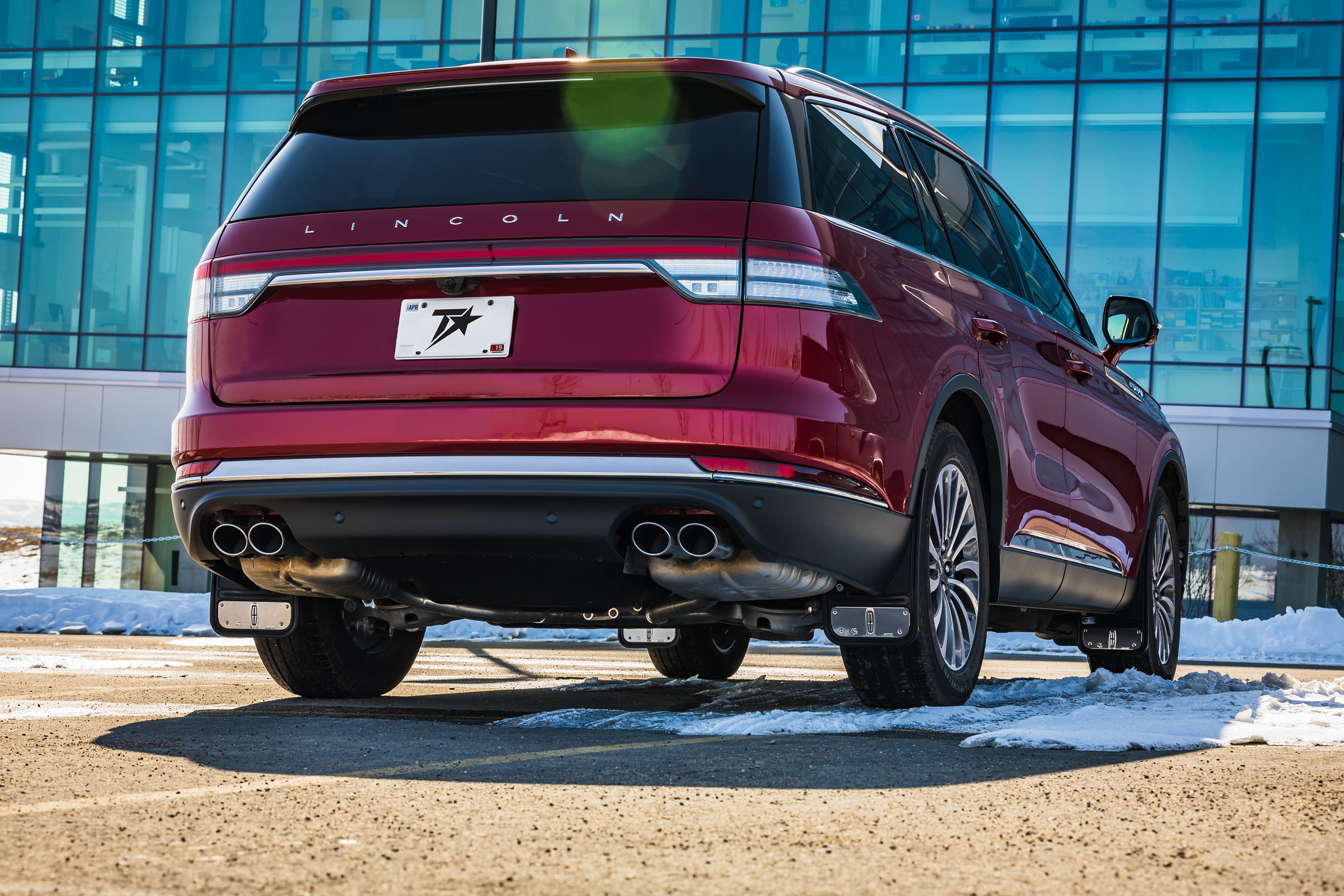 2020 Lincoln Aviator with custom fit Gatorback flaps with Lincoln Star logo.