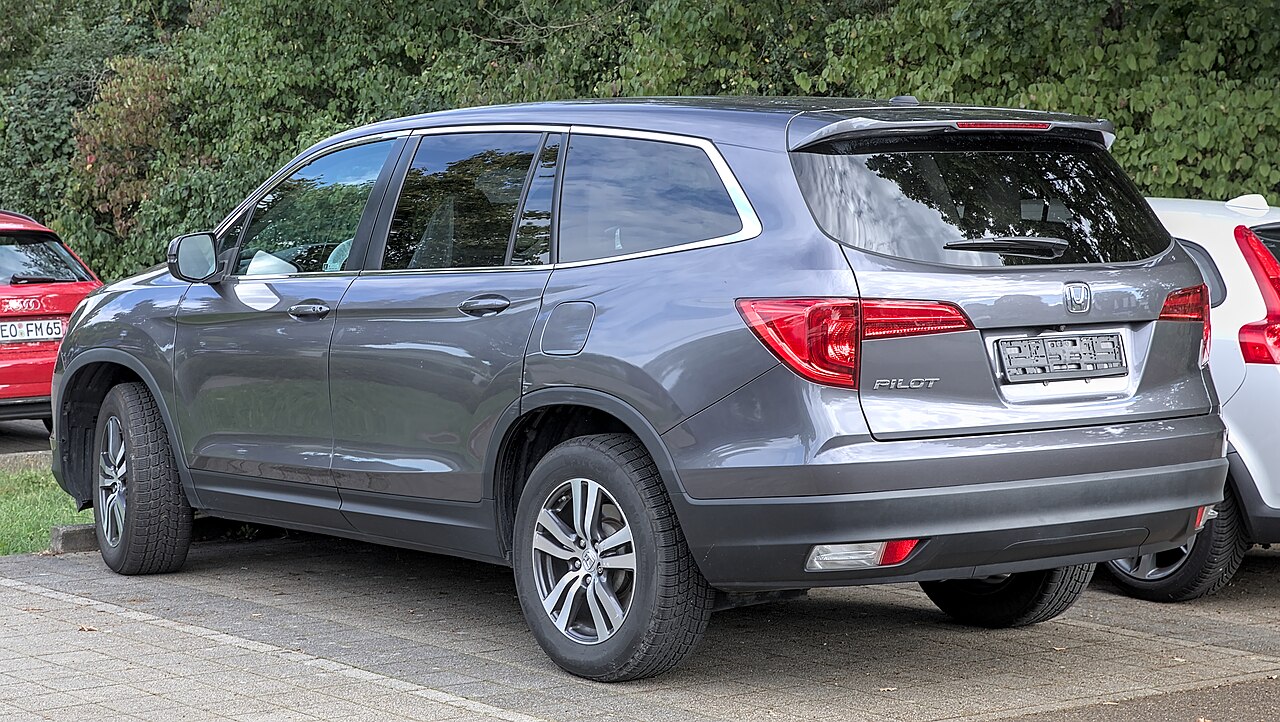 Honda Pilot (third generation) - rear view.