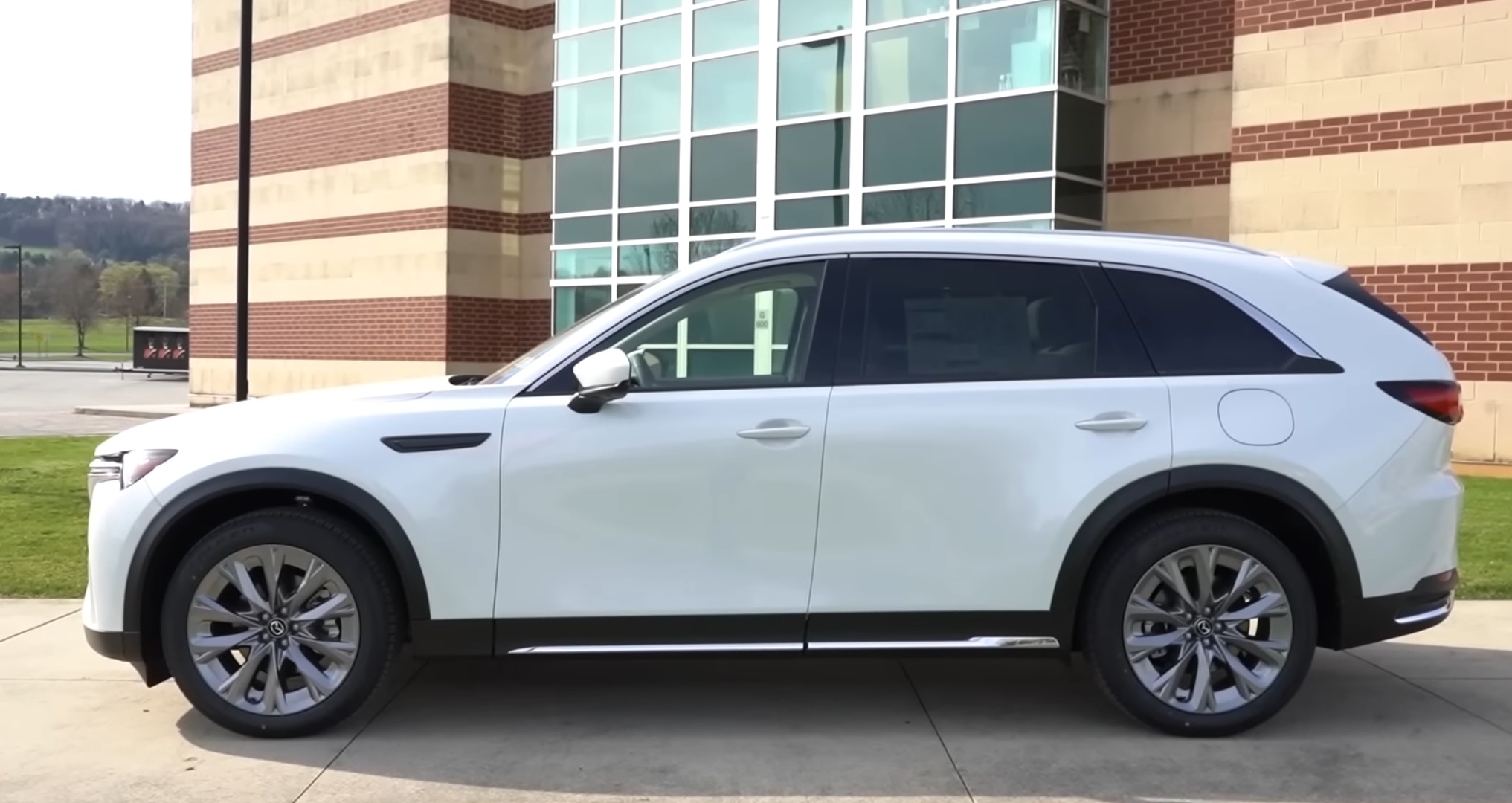 White Mazda cx 90