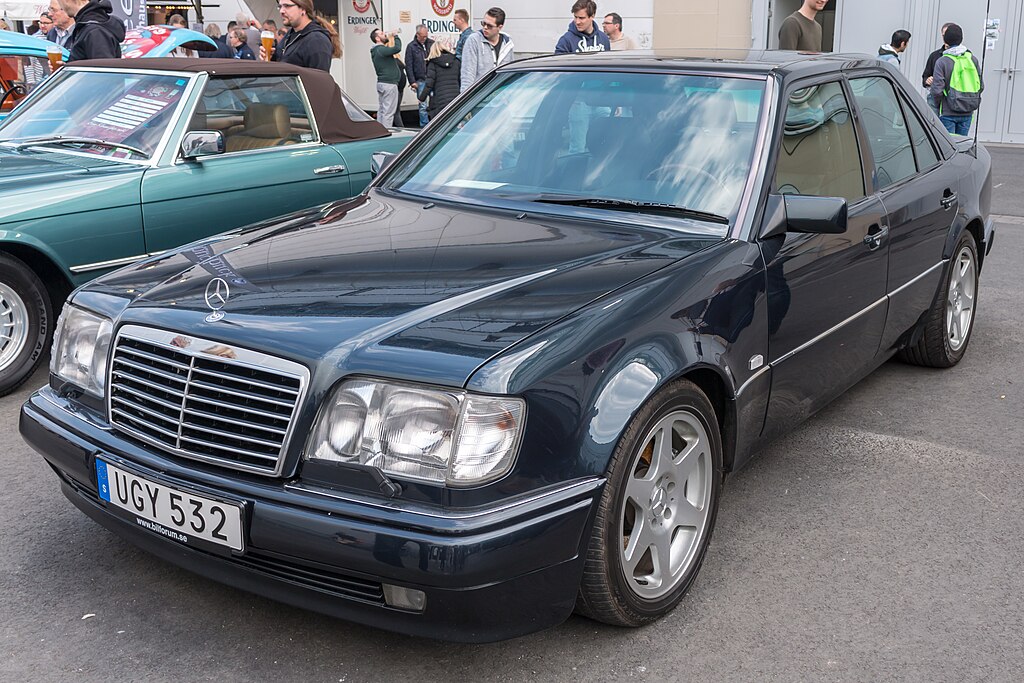 Close Up Photo of 1991 Mercedes-Benz E 500