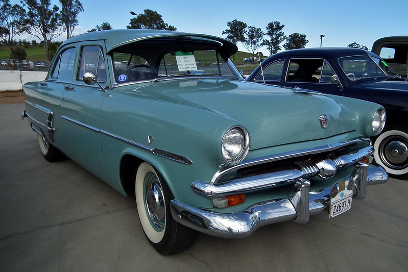 1953 Ford Customline V8 sedan