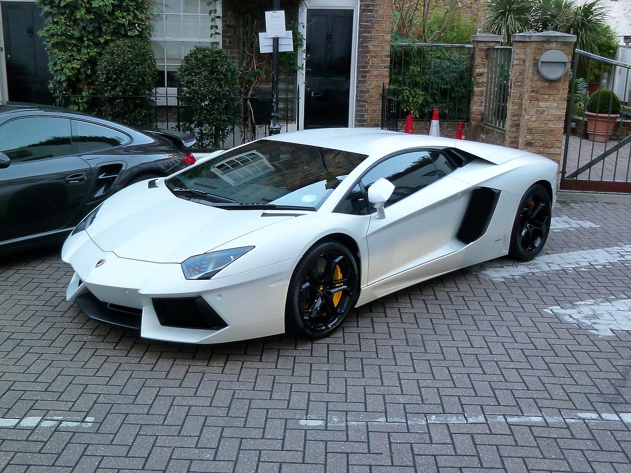 Lamborghini Aventador Matte White Lp700