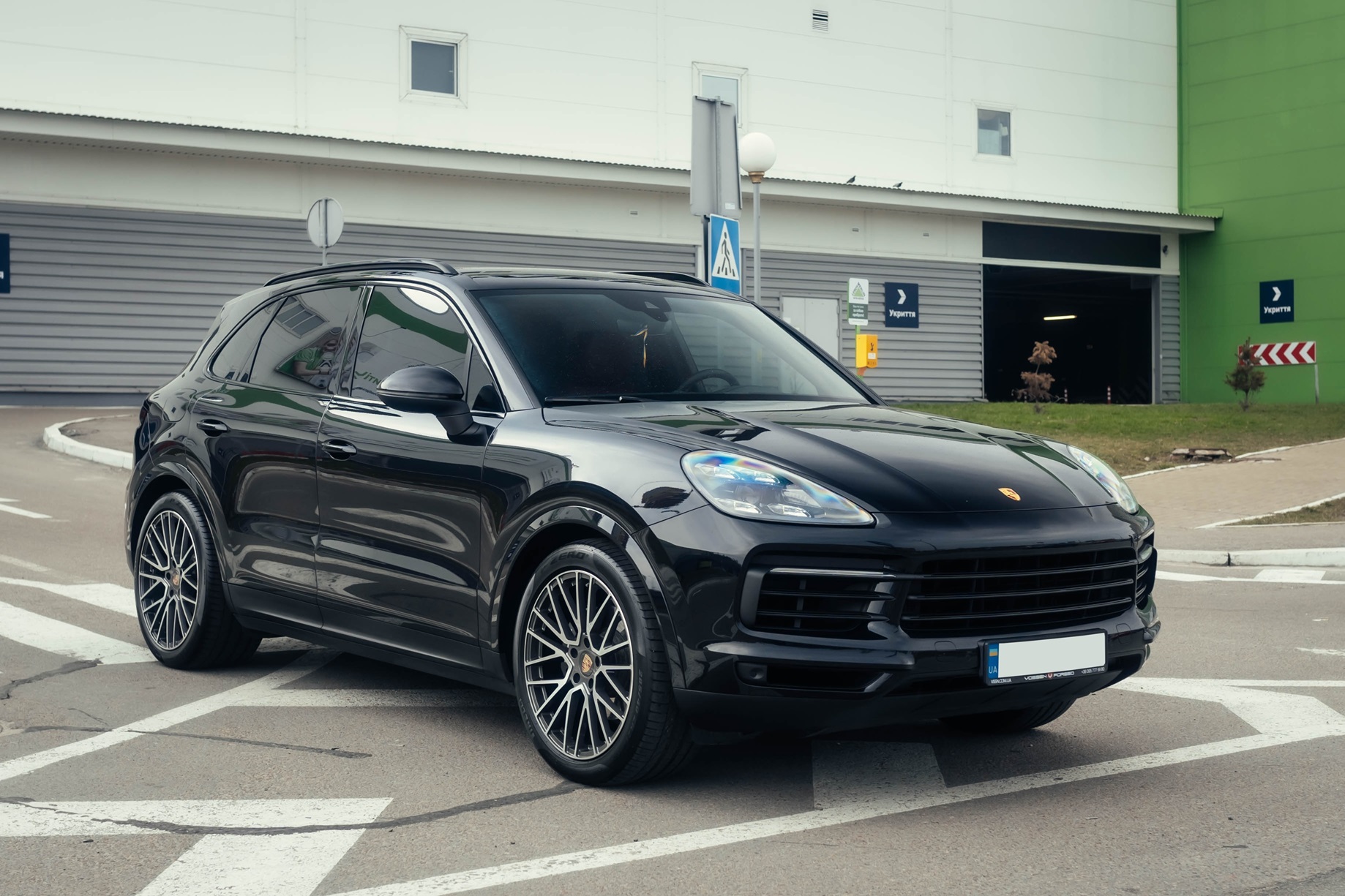 Black Porsche Cayenne GTS