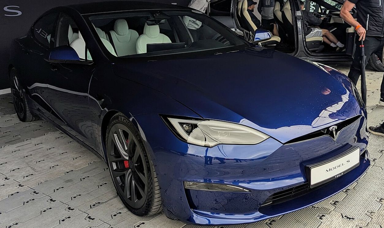 Tesla S Plaid (1)