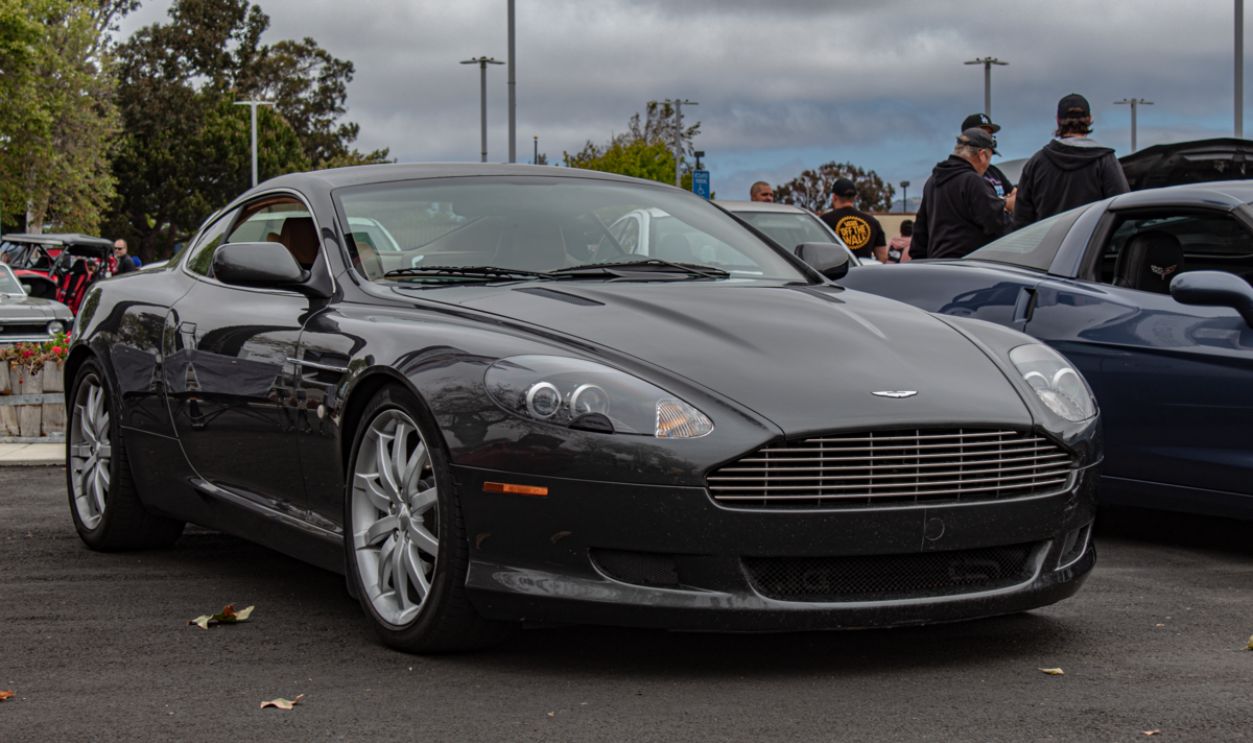 Aston Martin Db9 (1)