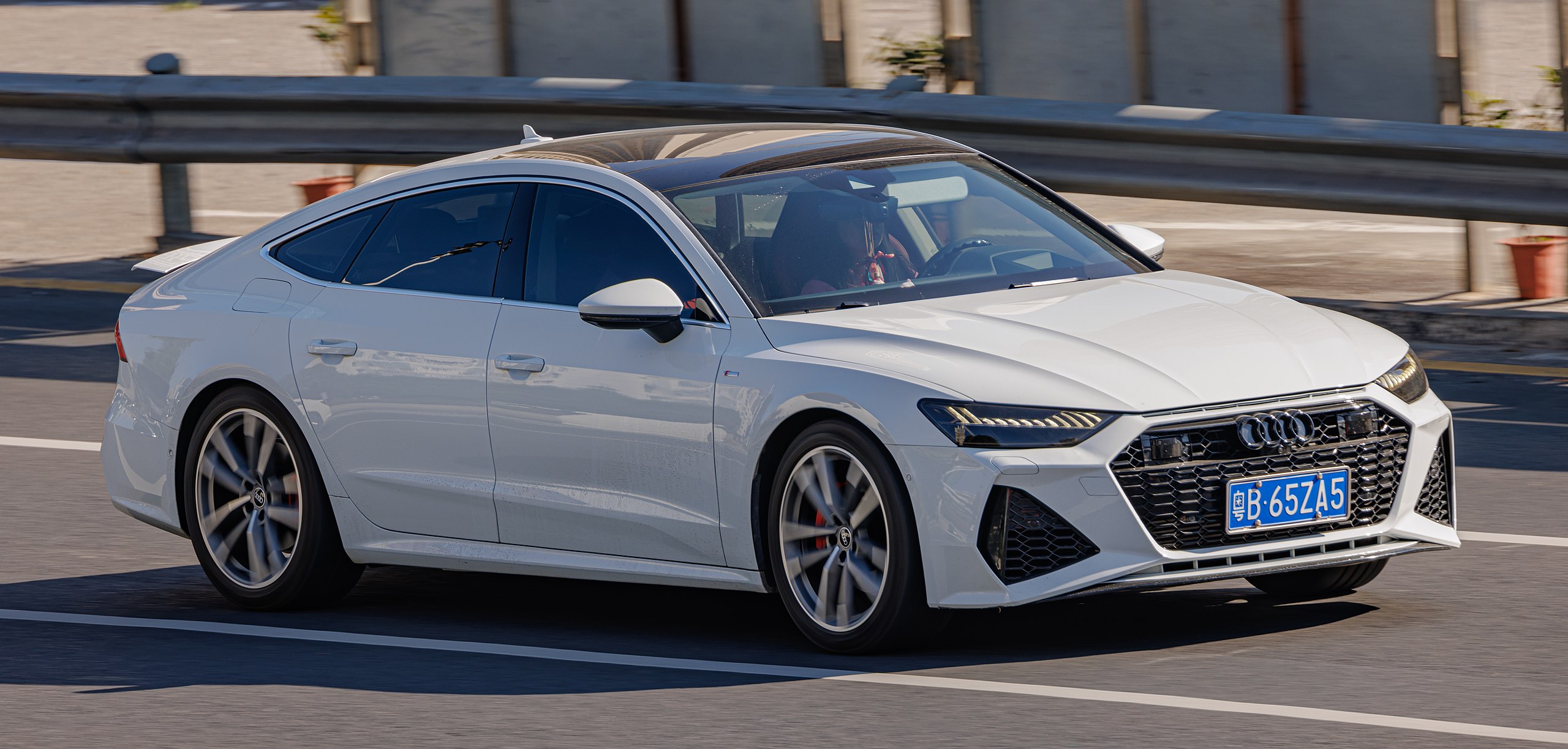 White AUDI A7 - 2023