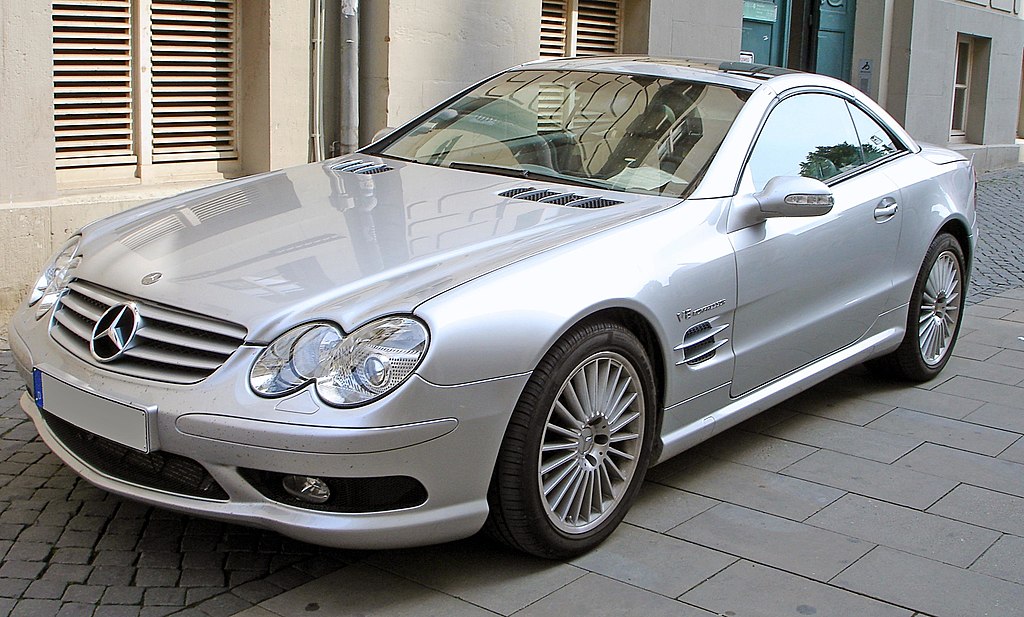Close Up Photo of Silver 2006 Mercedes Benz 55 AMG