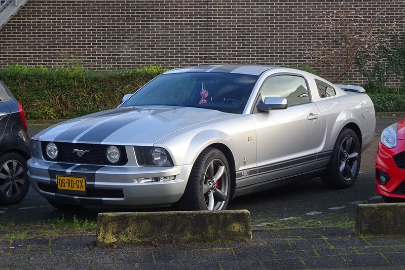 Close Up Photo of Silver 2005 5th Generation Ford Mustang