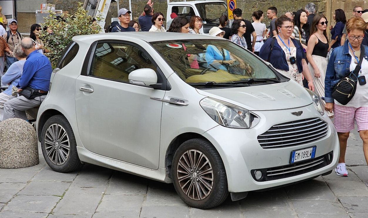  Aston Martin Cygnet hatchback