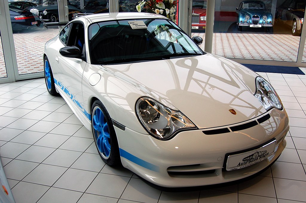 Close Up Photo of 2003 white-blue Porsche 911 GT3 RS