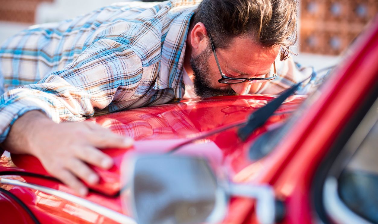 Man kiss his new car