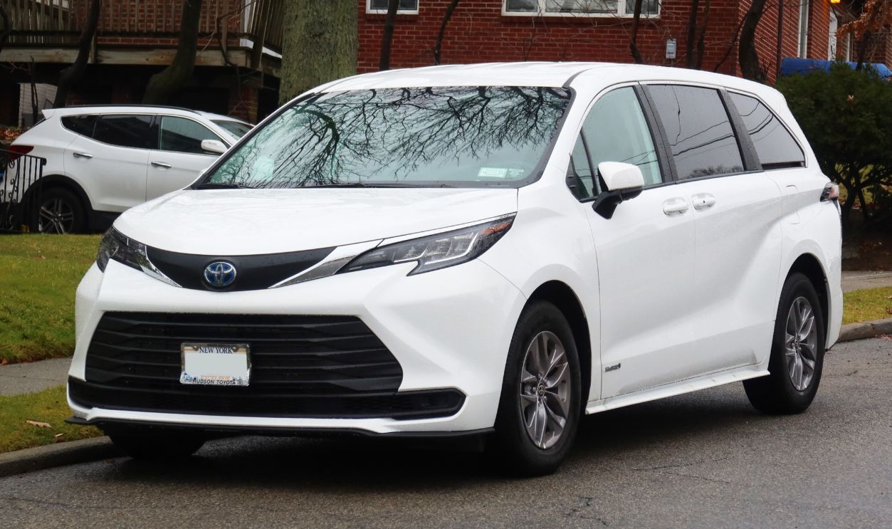 A 2021 Toyota Sienna LE Hybrid photographed
