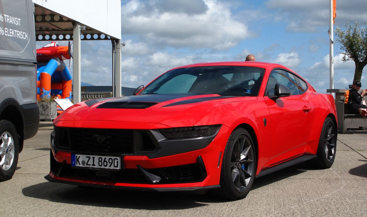 2024 Ford Mustang GT Fastback Dark Horse