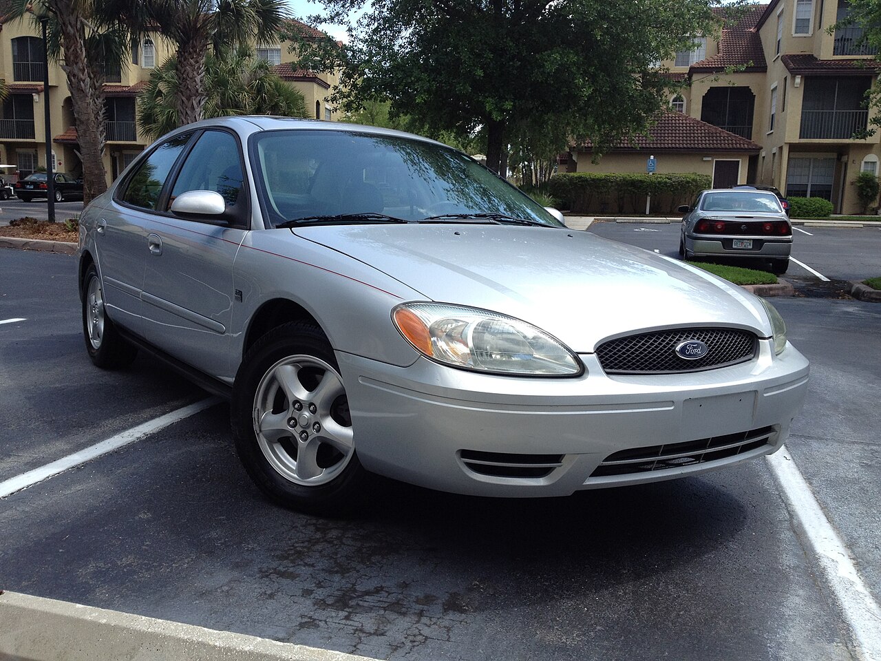 Silver 2004 Ford Taurus Ses
