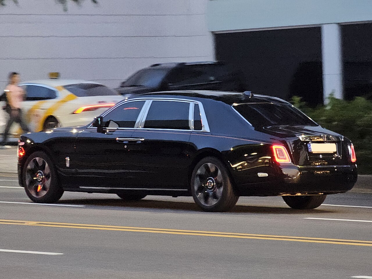 2024 Rolls-Royce Phantom VIII EWB