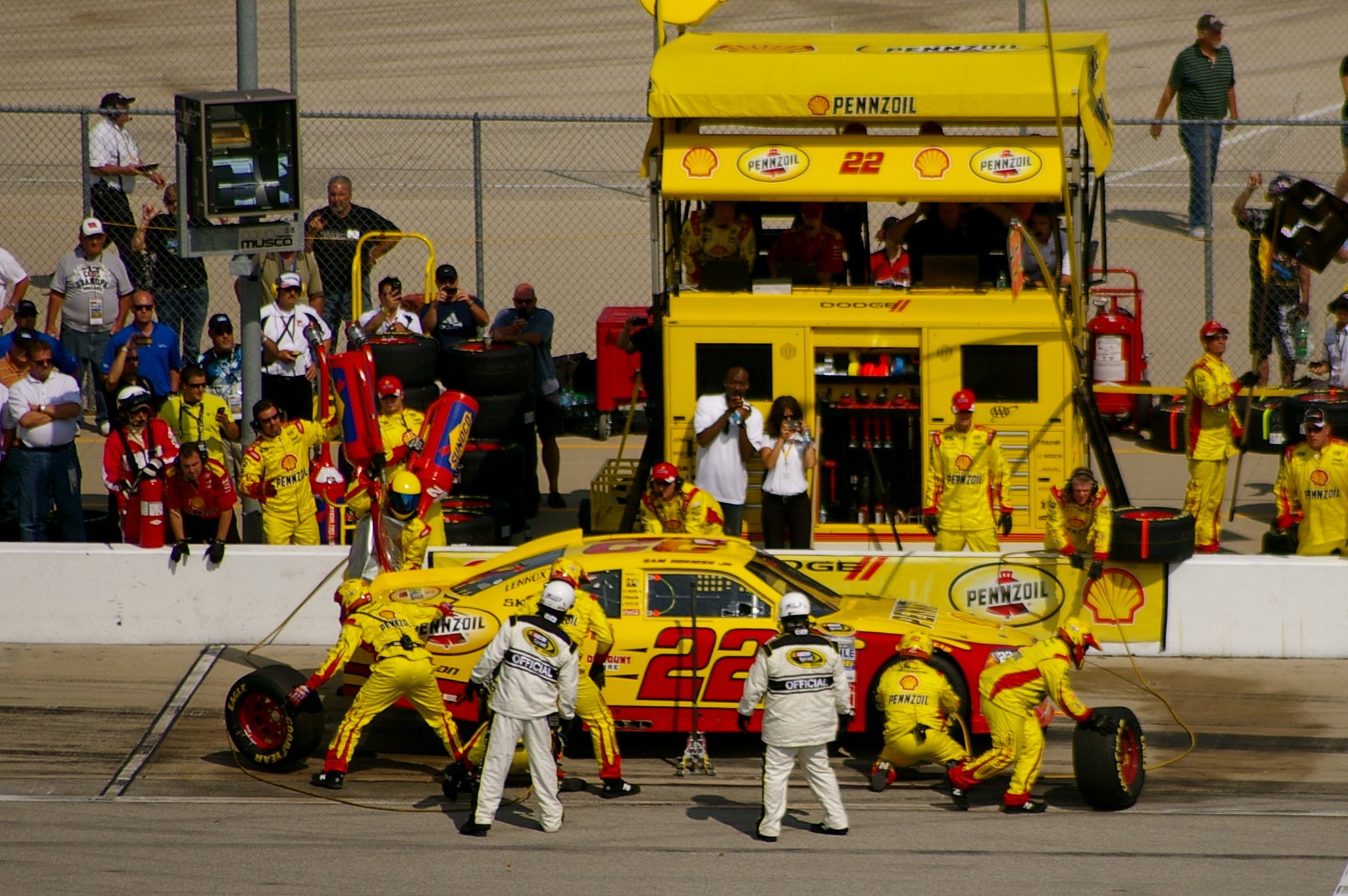 Sam Hornish Jr. in the pits