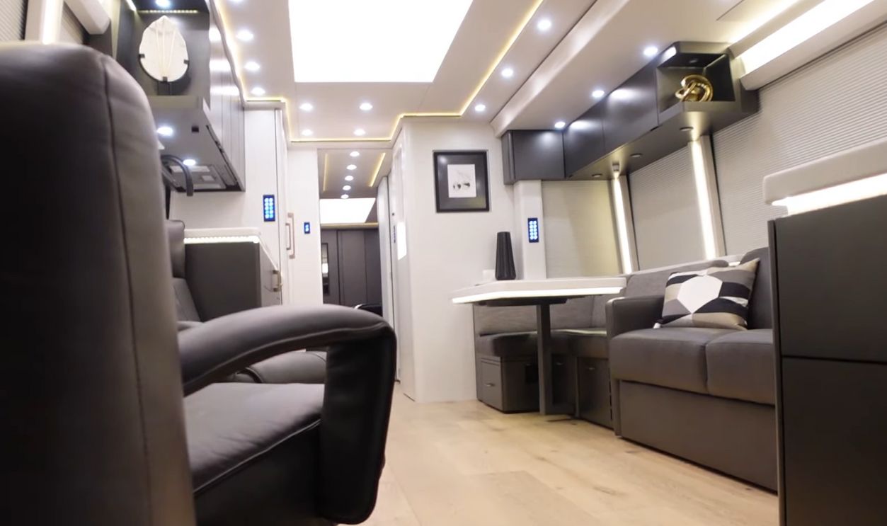 Marathon Coach Prevost (2)