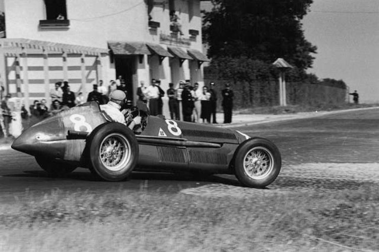 Luigi Fagioli in Alfa Romeo 159 Alfettina