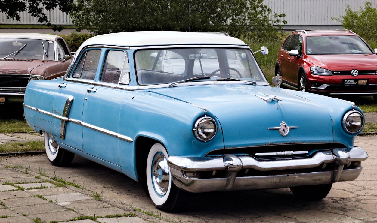 Lincoln_Cosmopolitan