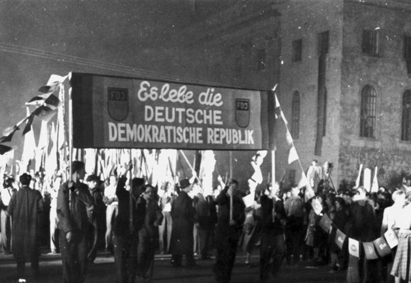 Deutsche Demokratische Republik sign - 1949