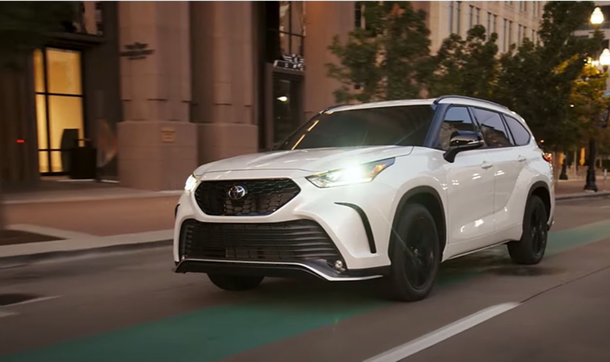 2025 Toyota Highlander (Hybrid)