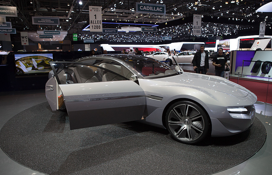 Side view of Pininfarina Cambiano at the Motorshow Geneva