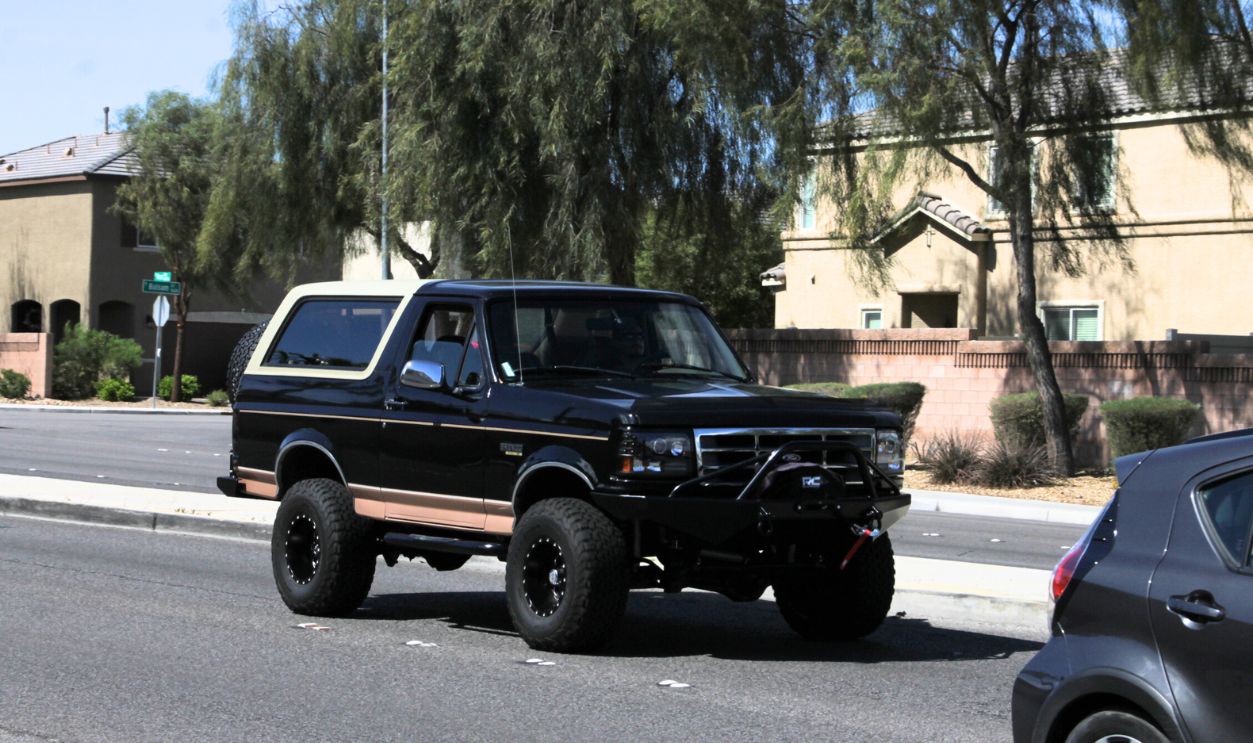 Tan_Ford_Bronco_Eddie