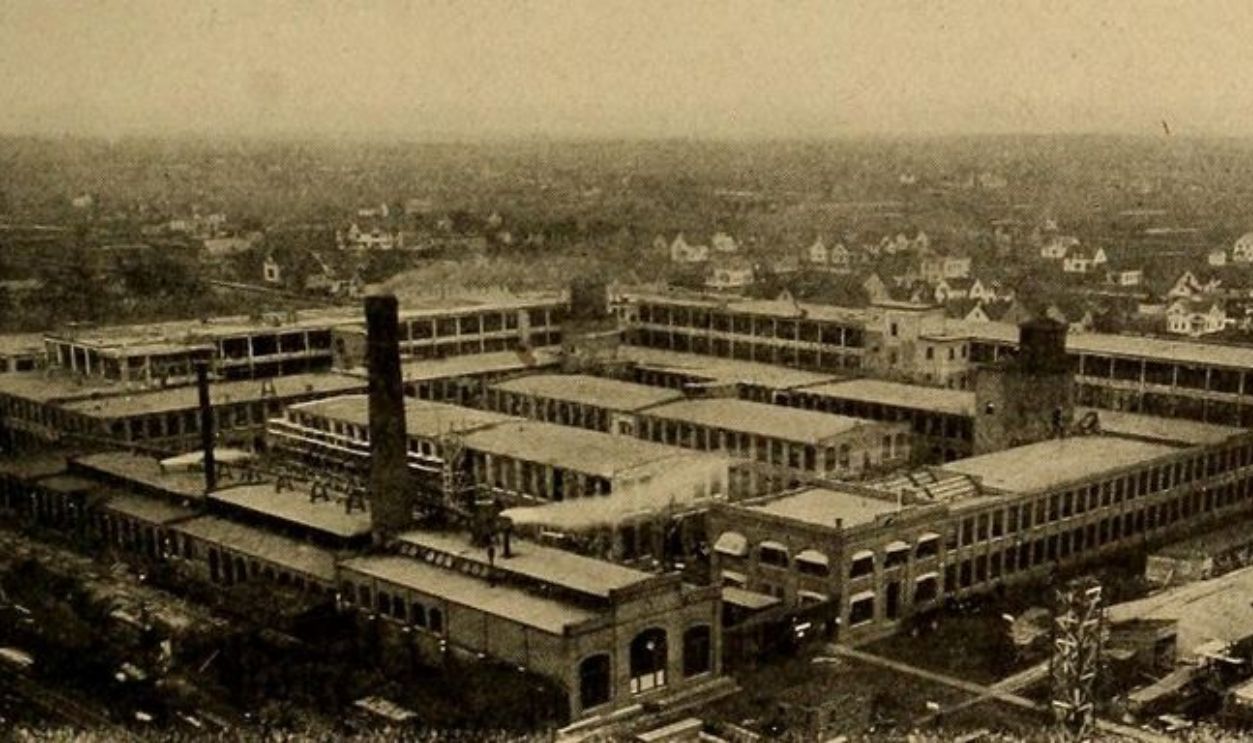  Detroit's Packard Automotive Plant