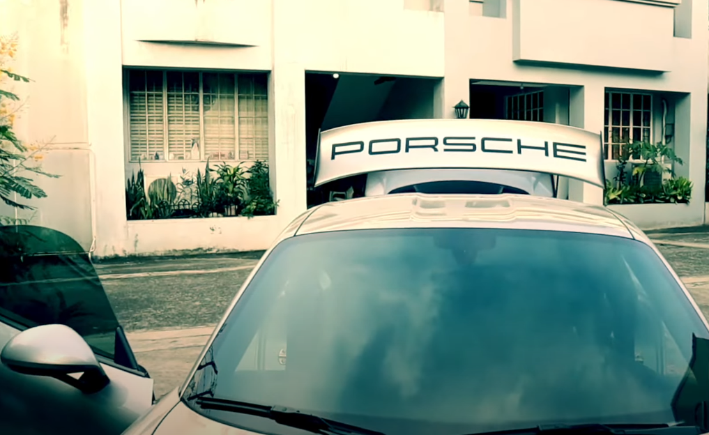 Screenshot of the Van Halen's MASSIVE Classic Car Collection