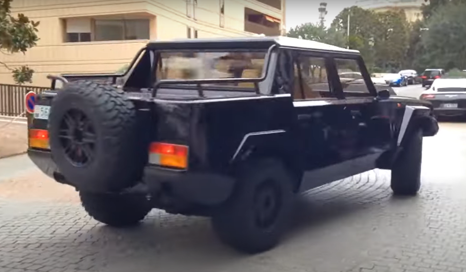 Screenshot of the Van Halen's MASSIVE Classic Car Collection