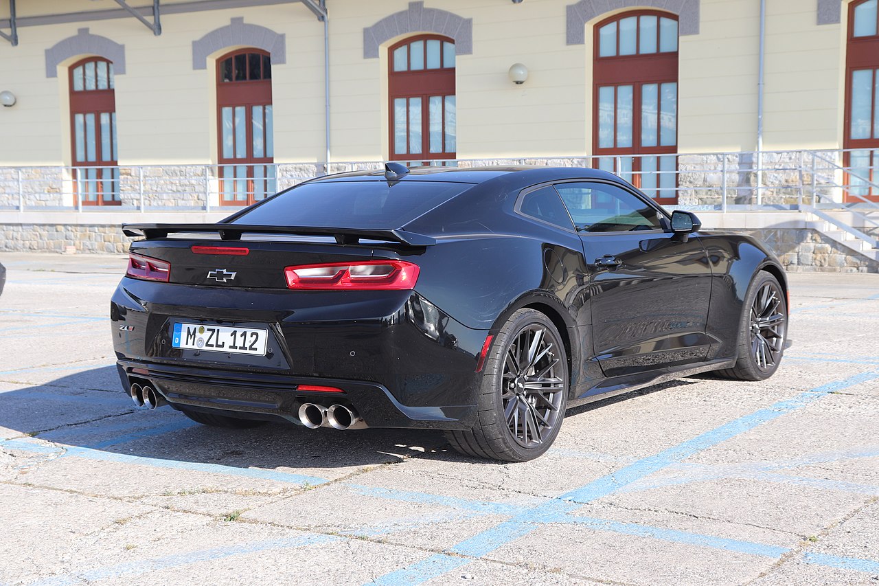 Chevrolet Camaro ZL1 black