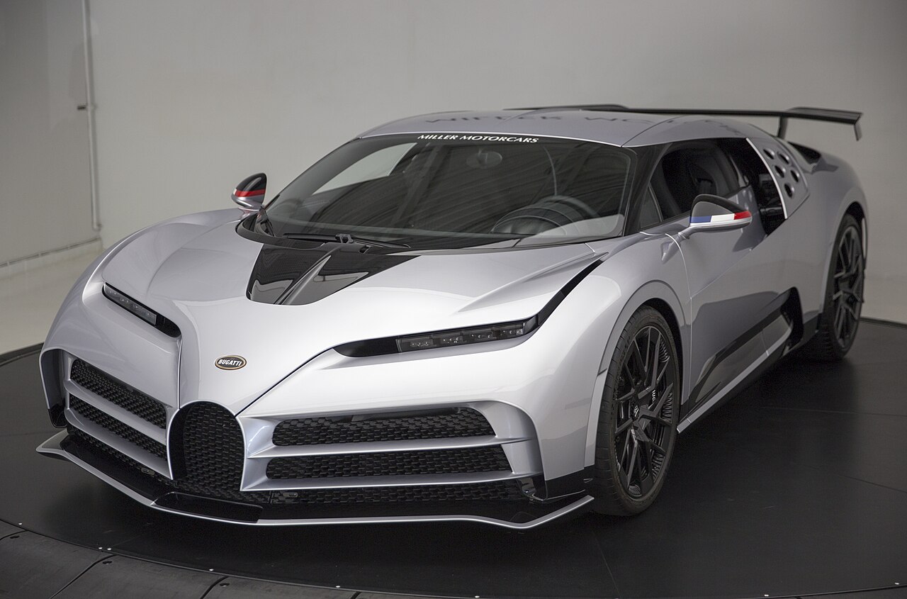 2022 Bugatti Centodieci in Grigio Chiaro, front left