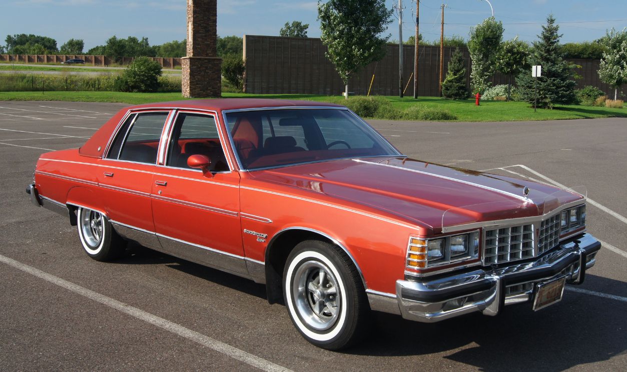 Pontiac_Bonneville_Brougham