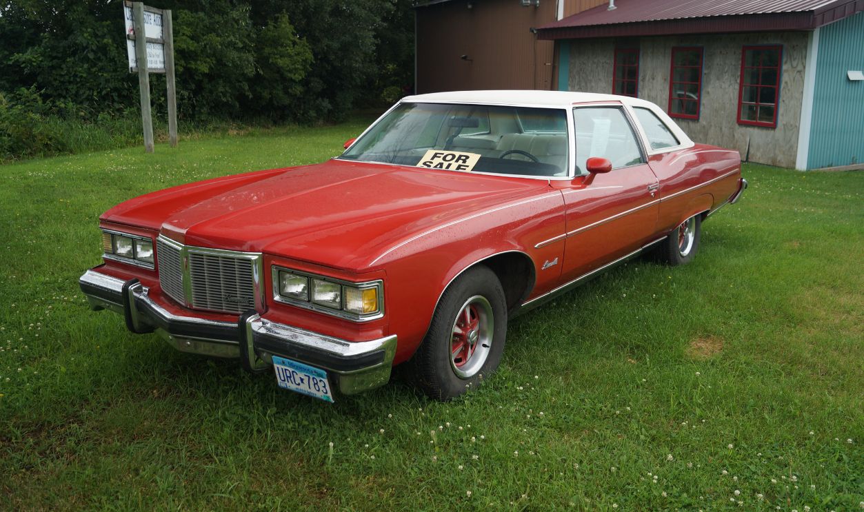 Pontiac_Bonneville_Brougham