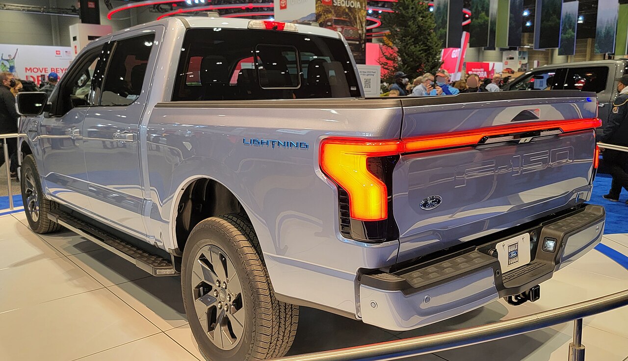 2022 Ford F-150 Lightning 