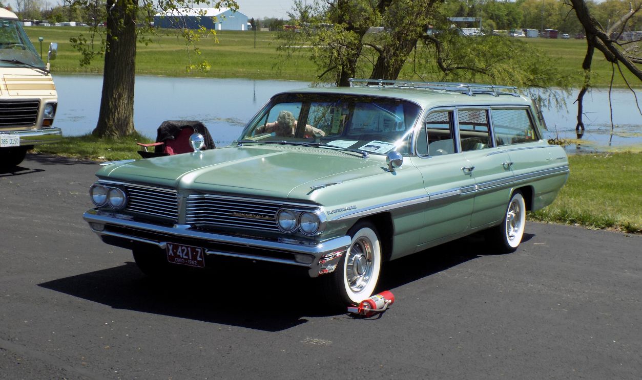 Pontiac_Bonneville_Safari