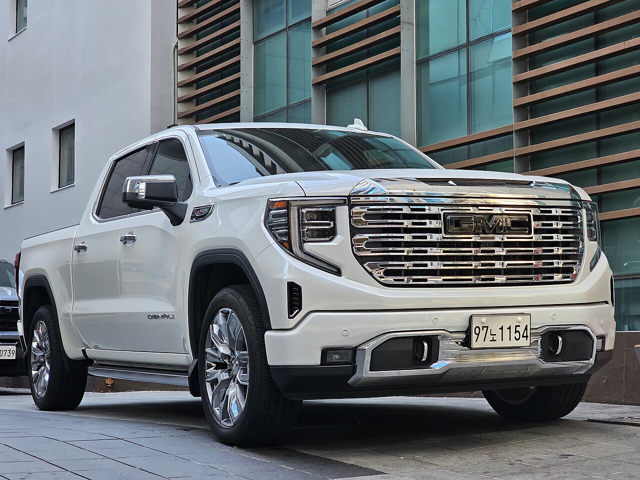 GMC Sierra 1500 Denali 6.2L Crew Cab