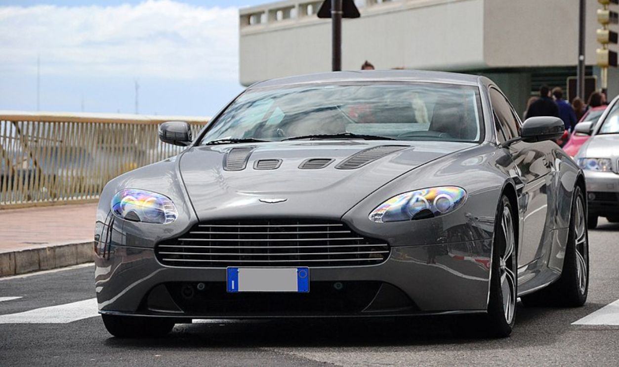 Aston Martin V12 Vantage