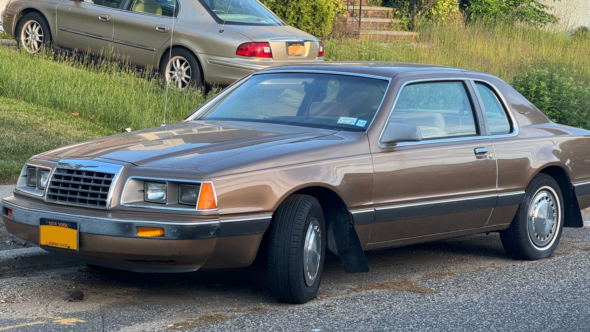 File:1985 Ford Thunderbird in Medium Sand Beige Metallic, front left.jpg