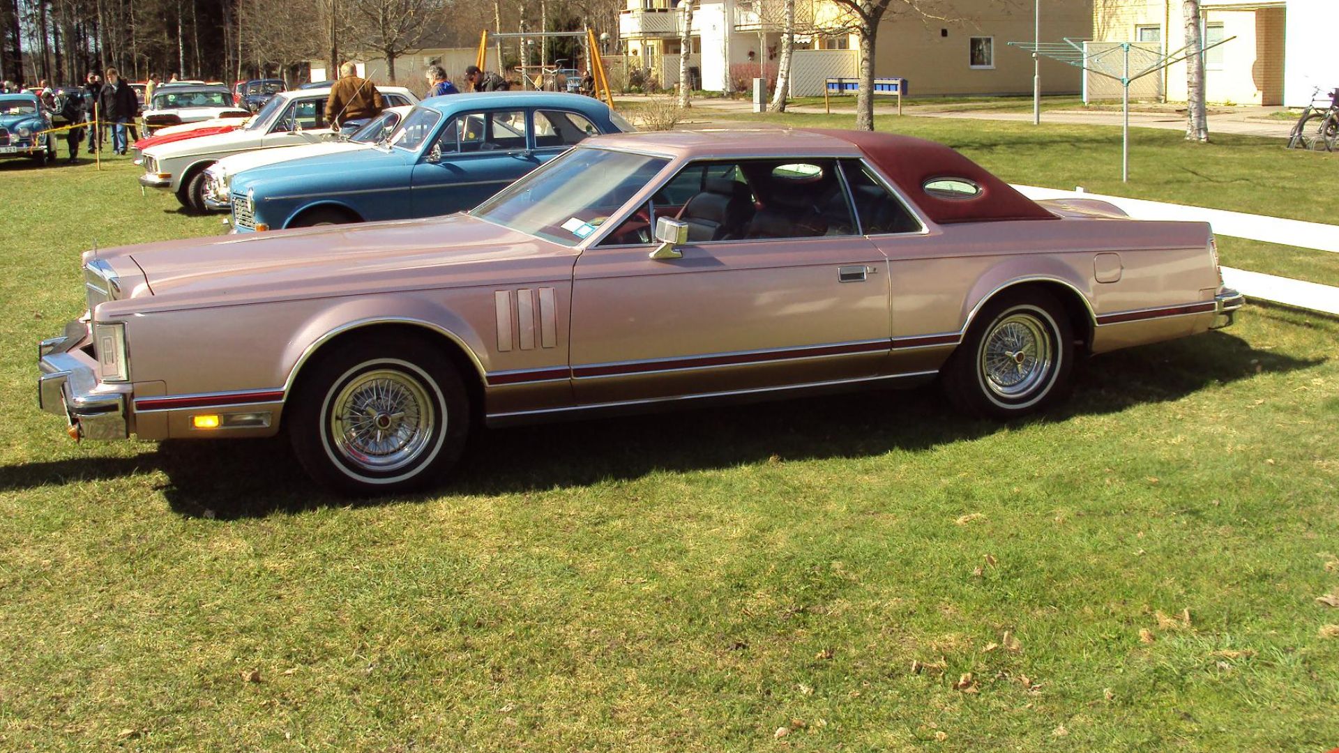 File:Lincoln Continental Mark V (4548863570).jpg