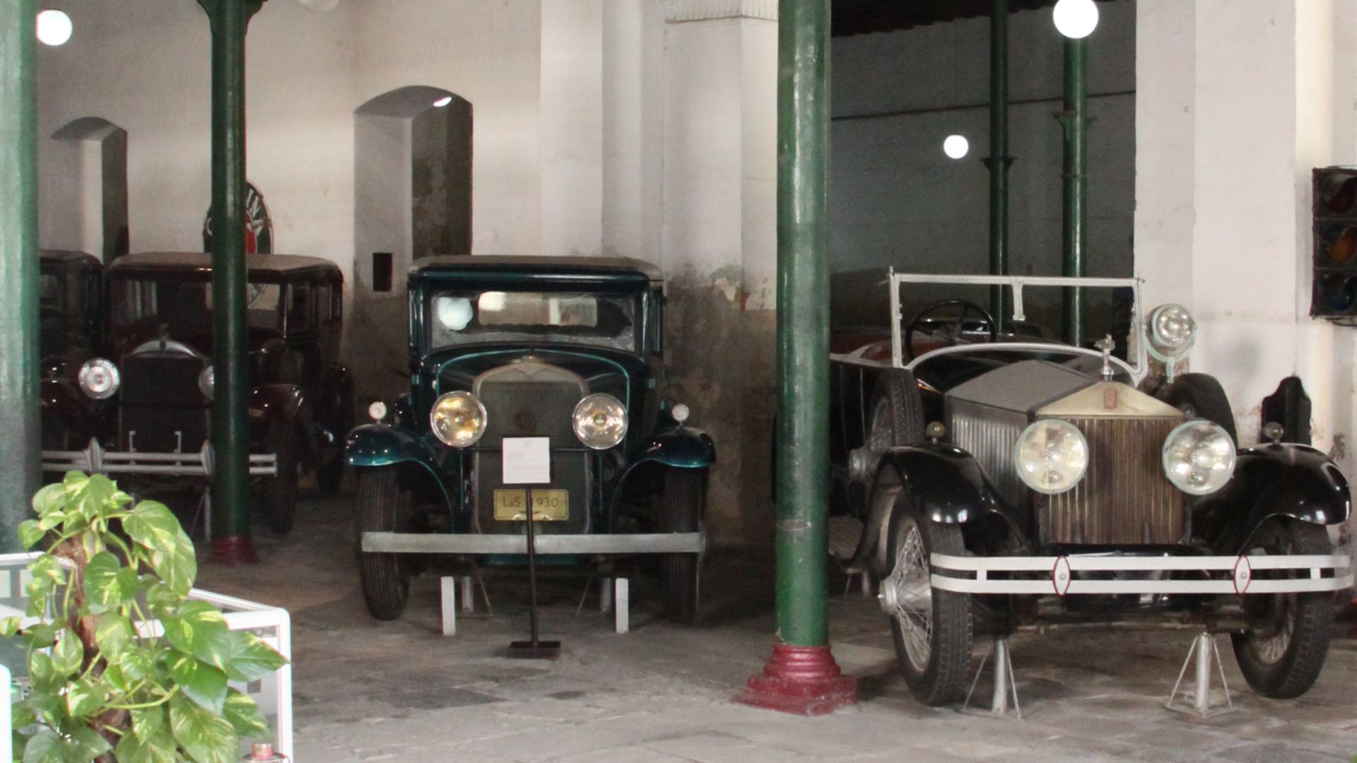 File:Automobile Museum, Havana.jpg
