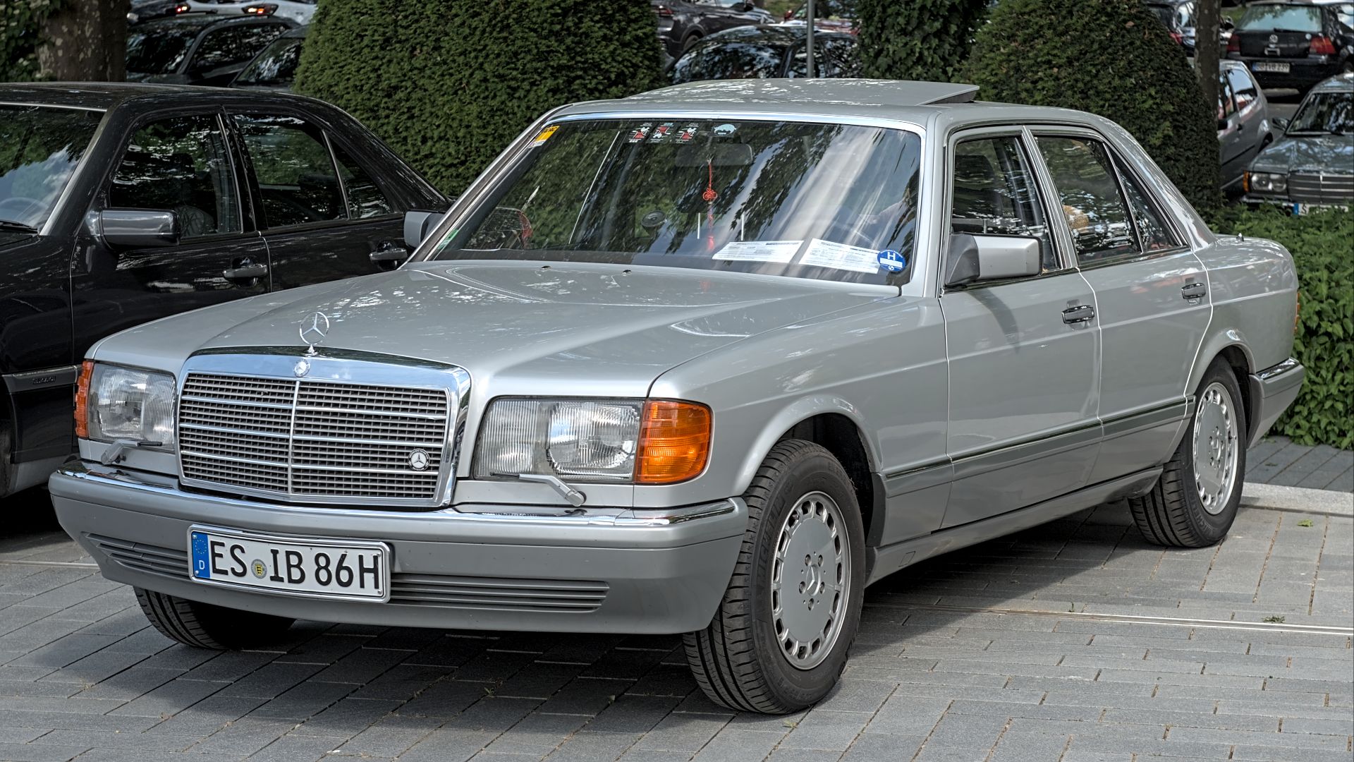 File:Mercedes-Benz W126 DSC 8893.jpg