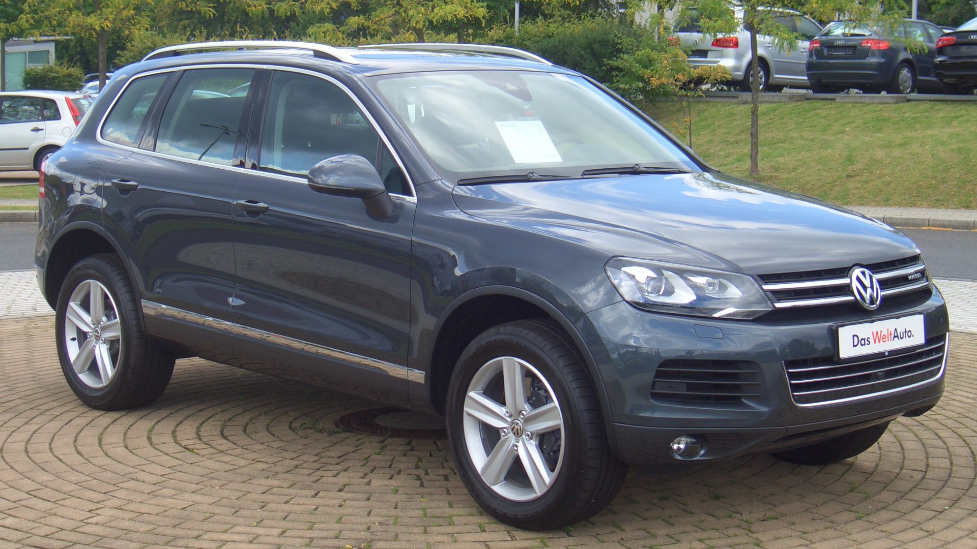 File:Volkswagen Touareg Hybrid 4motion C2 from 2010 frontright 2011-08-07 A.jpg