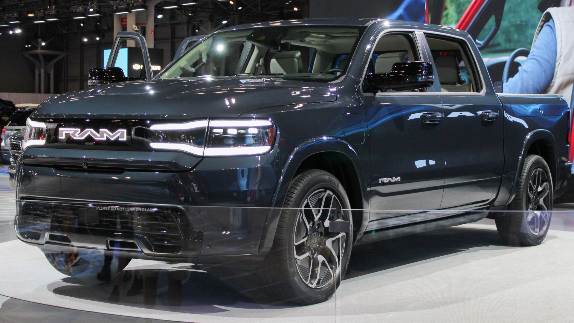 File:2025 RAM 1500 REV, front NYIAS 2023.jpg