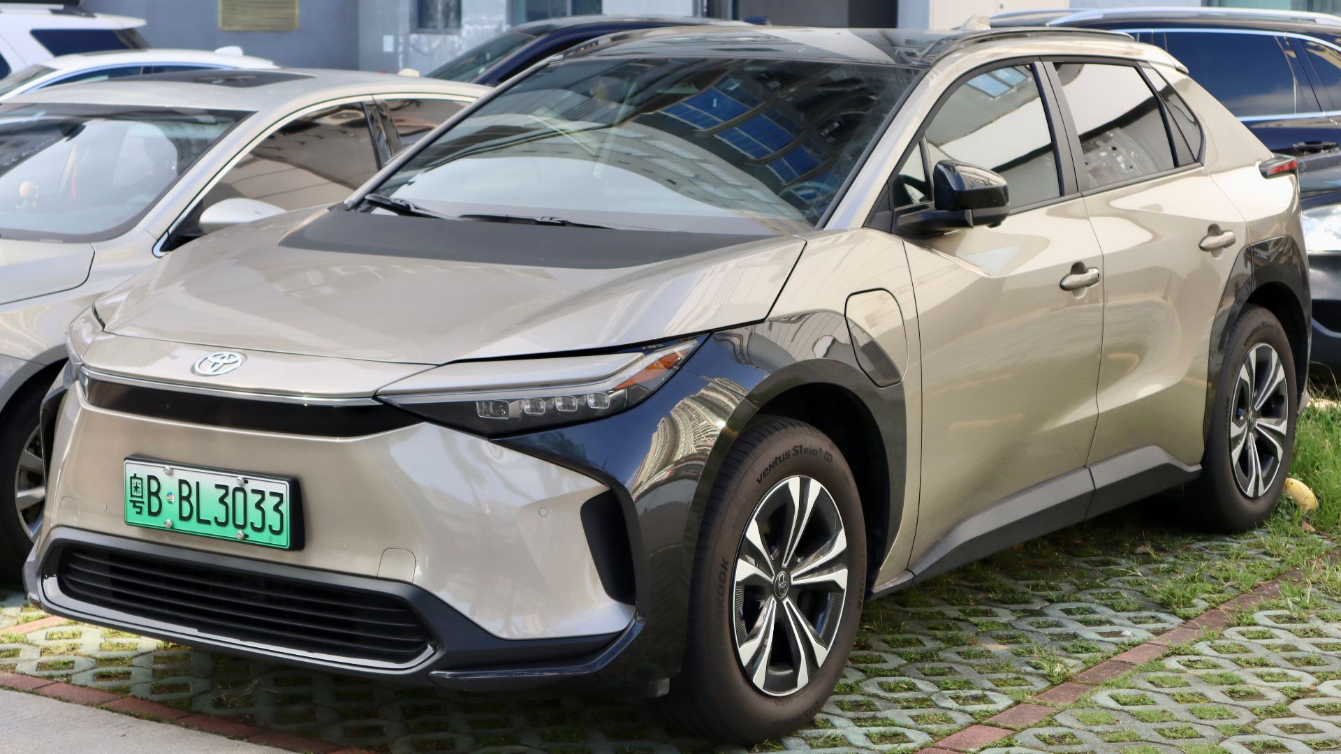 File:2022 GAC-Toyota bZ4X (front).jpg